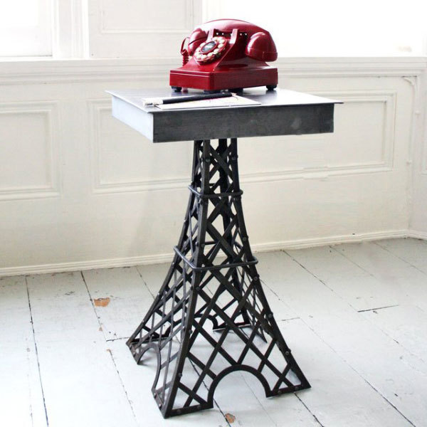 столик Eiffel Tower