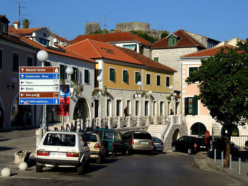 Херцег-Нови улица в старой части города