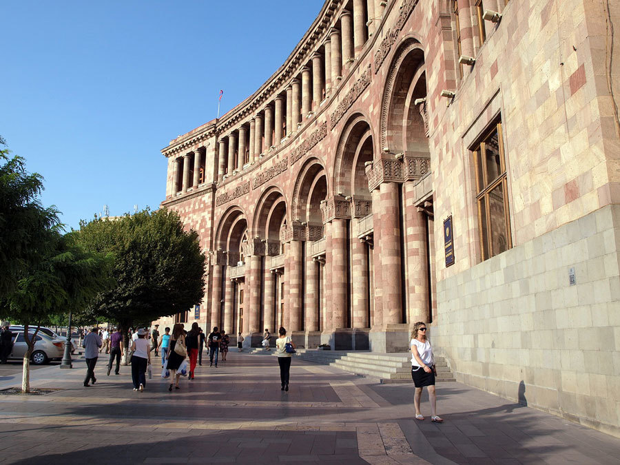самое популярное место в Ереване площадь Республики