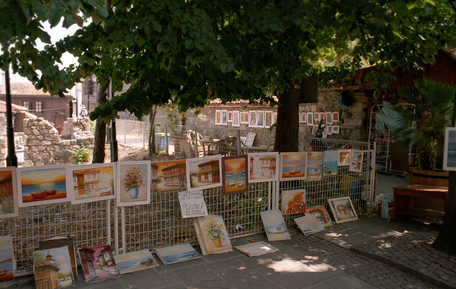 Созополь - продажа картин на улицах.