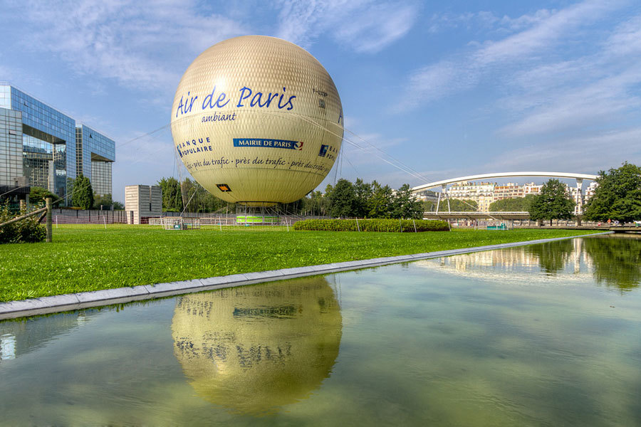 Воздушный шар в Париже.
