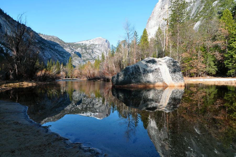 зеркальное озеро в Yosemite
