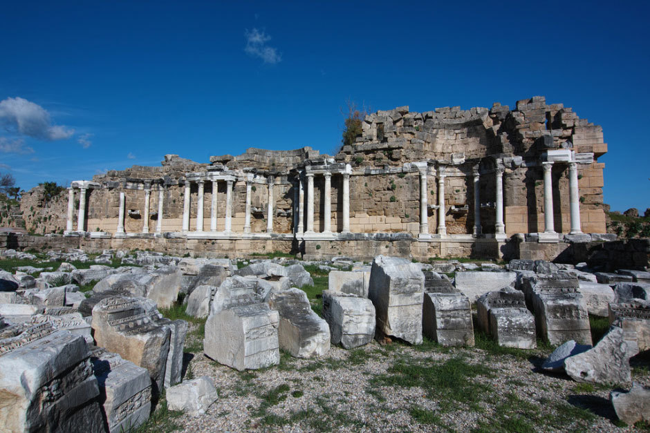 руины древних греческих храмов в Турции