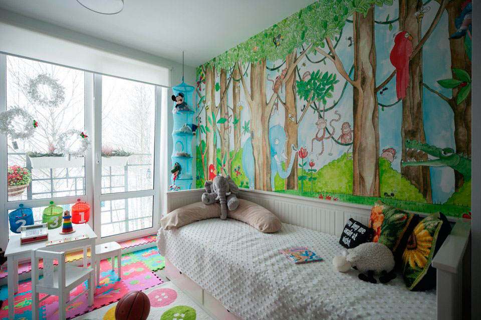 роспись краской стен в детской комнате
