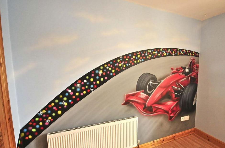 гоночный автомобиль роспись на стене