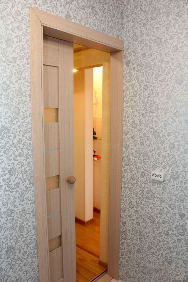 раздвижная дверь в ванной комнате