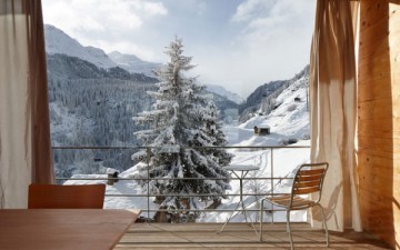 Швейцарский домик в горах от Peter Zumthor